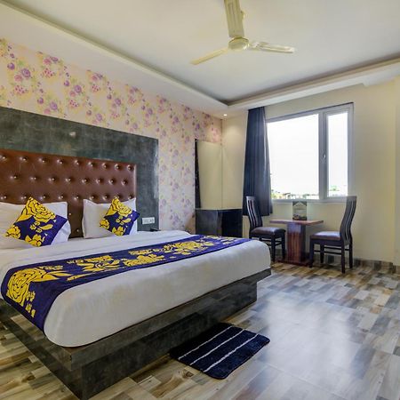 Hotel Smart Plaza By Smart Group Új-Delhi Kültér fotó