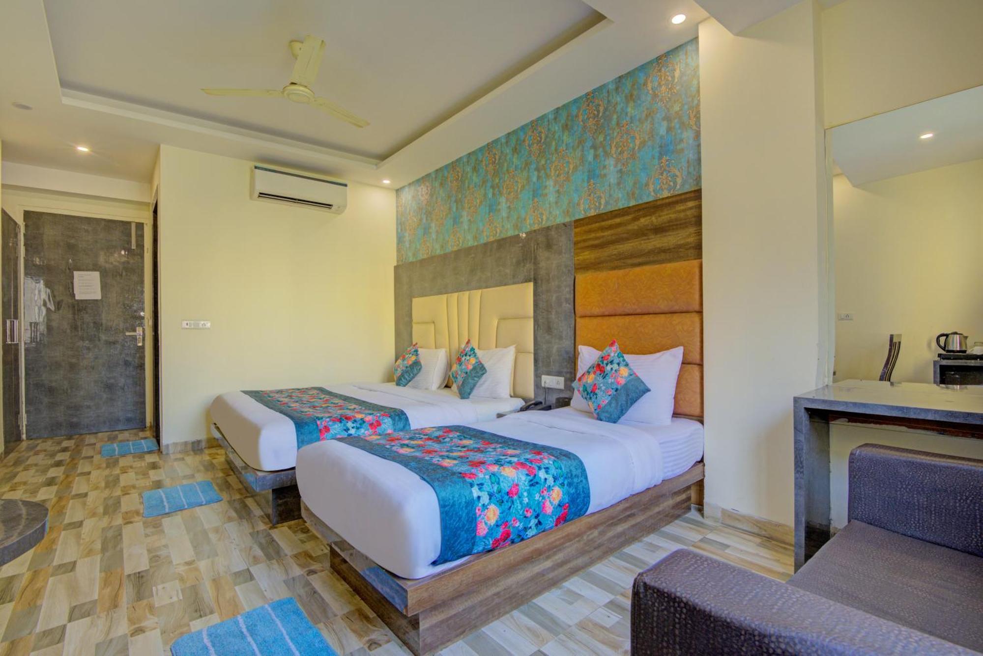 Hotel Smart Plaza By Smart Group Új-Delhi Kültér fotó