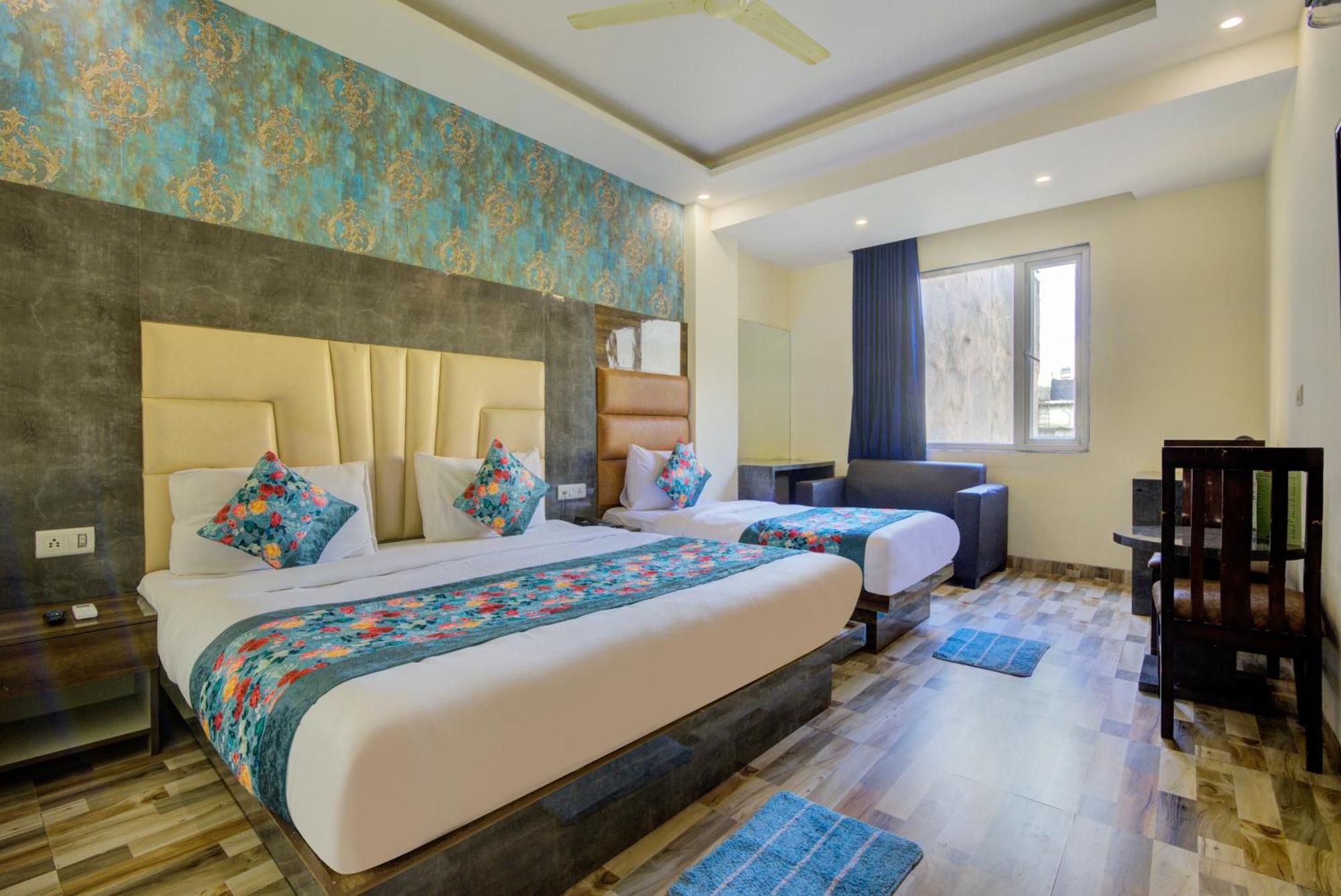 Hotel Smart Plaza By Smart Group Új-Delhi Kültér fotó
